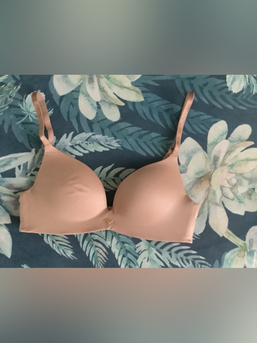 NWOT- VS So Obsessed Wireless Push Up Bra - Picture 5 of 10